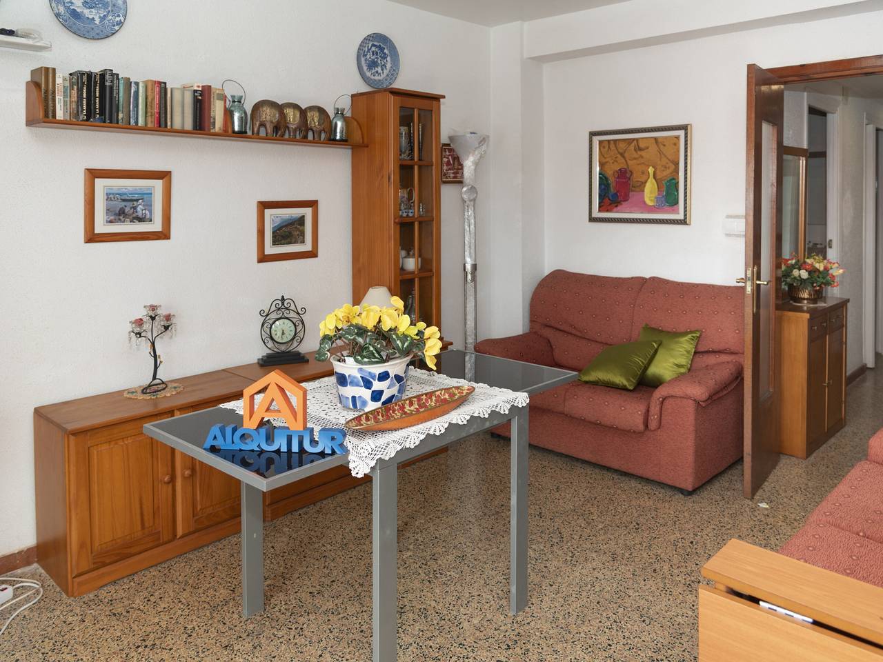 Entire apartment, 3-Bedroom Apartment for 6, Air-Con, Parking, Near Beach in Cullera in Cullera, Costa de Valencia