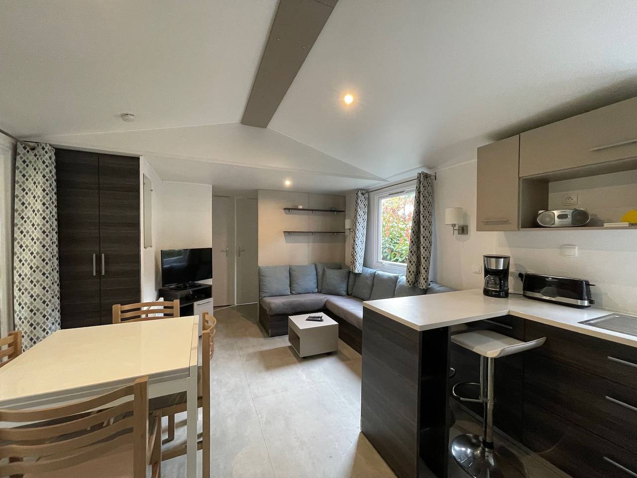 Superb Mobilhome Ba302 - 3 bedrooms Siblu Bonne Anse La Palmyre in Les Mathes, Côte de Beauté