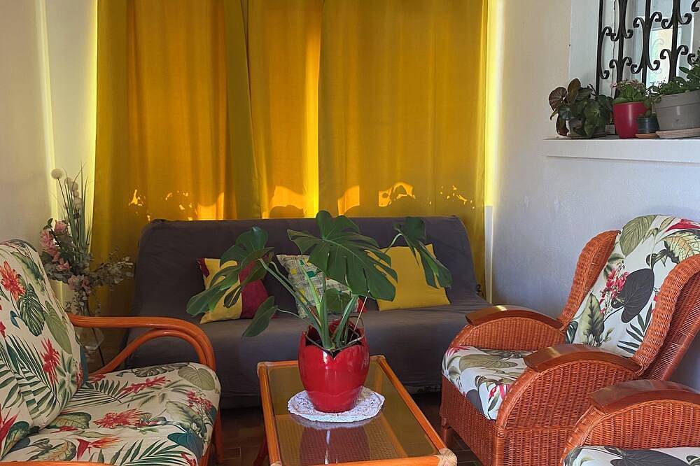 Accommodation in L'Isle sur la Sorgue, 5 minutes' walk from the town center in L'Isle-sur-la-Sorgue, Vaucluse