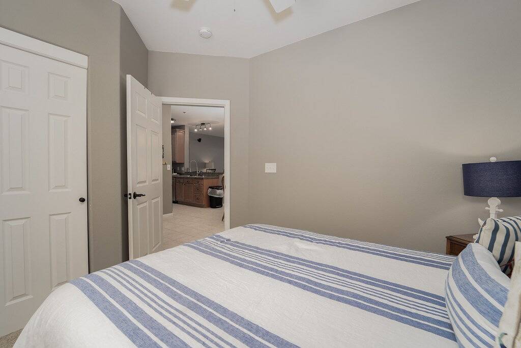 Ganze Wohnung, Newport 1 - Impressive 4 Bdrm Lakefront Condo in Lake Ozark, Lake of the Ozarks