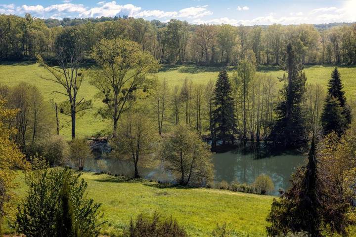 Location de vacances pour 8 personnes, avec sauna et jardin ainsi que jacuzzi et piscine à Saint-Martial-de-Valette - 3