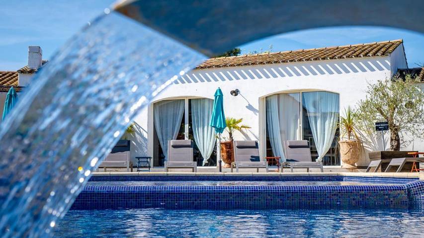 Hôtel pour 3 personnes, avec Balcon et Terrasse ainsi que Jardin et Piscine