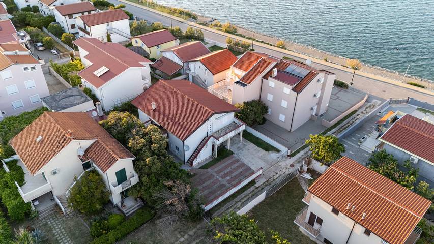 Ferienwohnung für 4 Personen, mit Terrasse in Nin