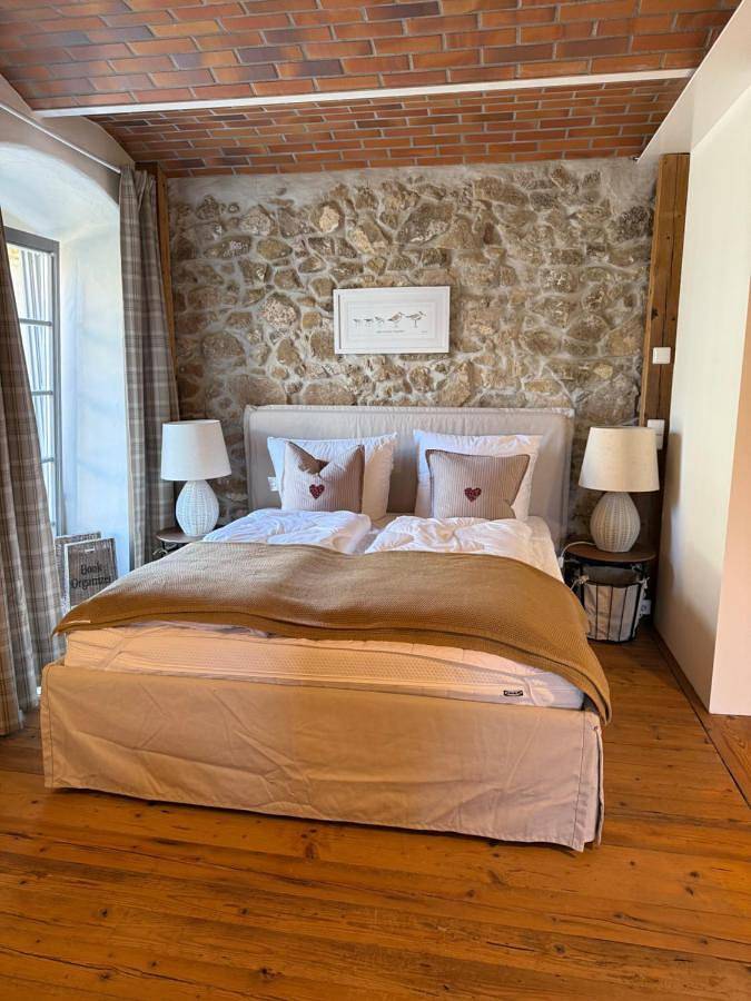 Ferienwohnung für 5 Personen, mit Ausblick und Garten sowie Seeblick, mit Haustier in Sächsisches Elbland