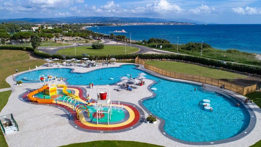 Camping per 5 persone, con Terrazza e Giardino nonché Piscina e Vista lago ad Alghero