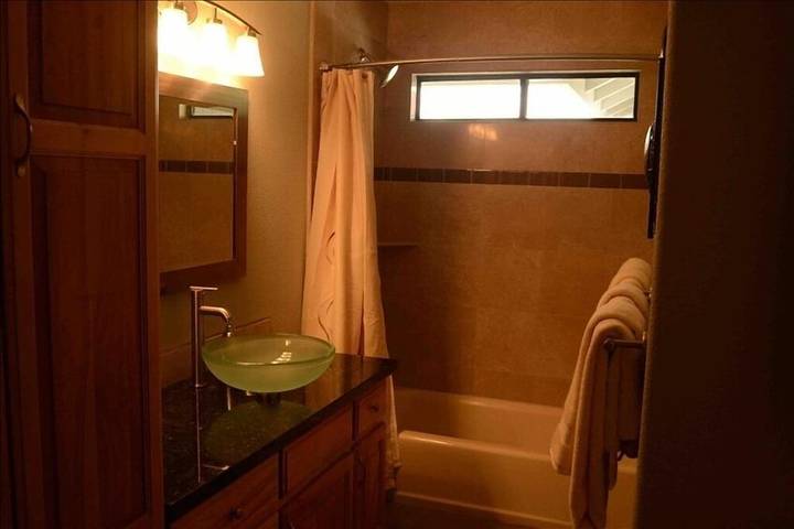 Vacation rental for 6 people, with terrace and yard in Central Coast