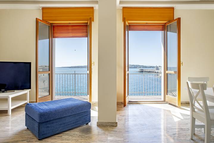 Appartamento intero, Ortigia Seafront Apartment by Wonderful Italy in Spiaggetta di Cala Rossa, Siracusa