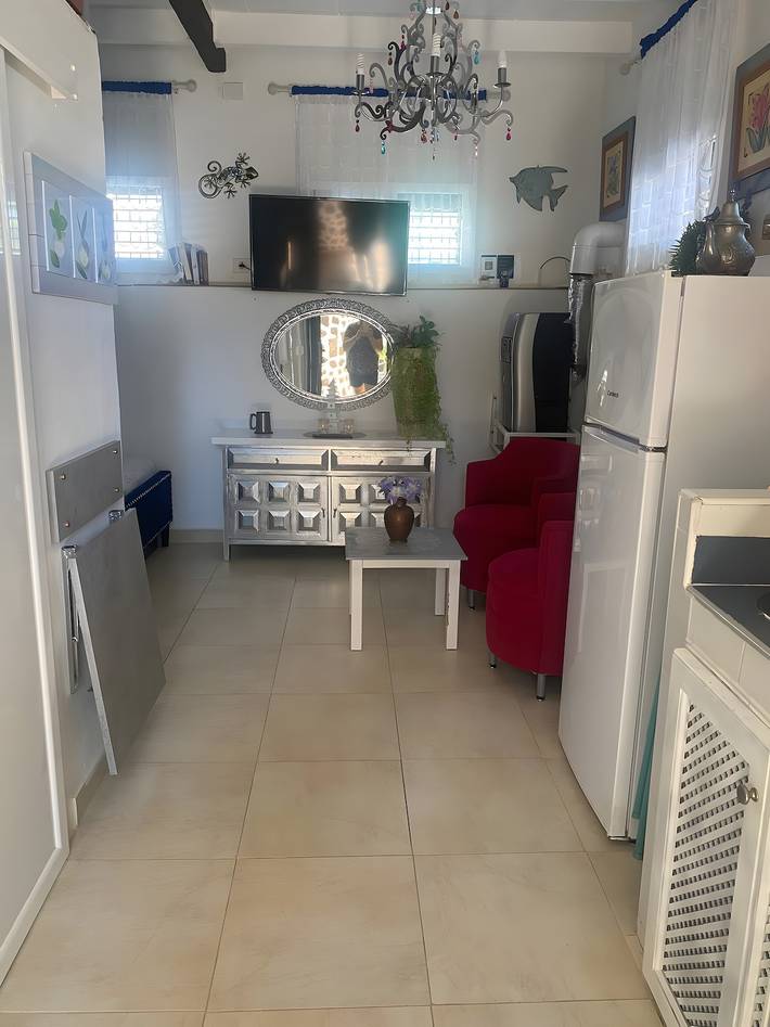 Entire studio, Vacation Studio 'El Palmeral' with Shared Pool, Wi-Fi and Air Conditioning in Montaña Roja, Yaiza