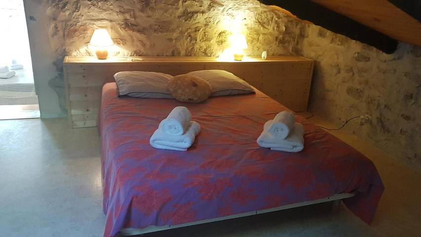 Location de vacances pour 8 personnes, avec piscine et jardin à Chandolas - 2