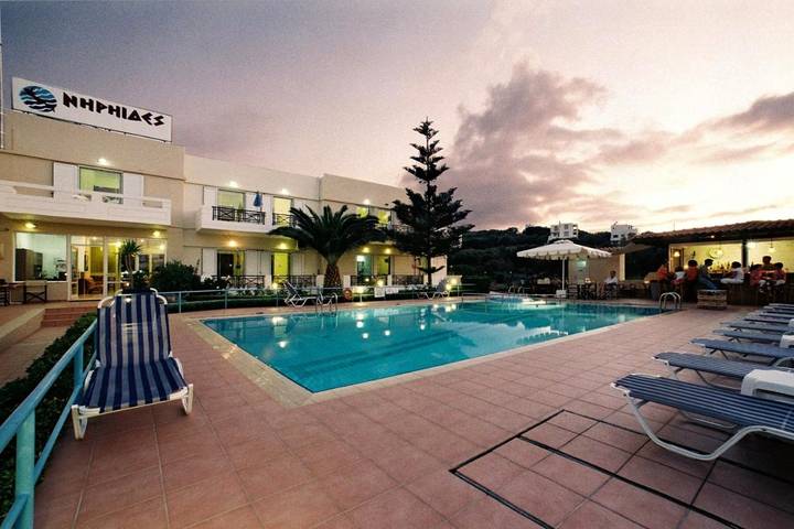 Appart’hôtel pour 2 personnes, avec piscine ainsi que jardin et vue