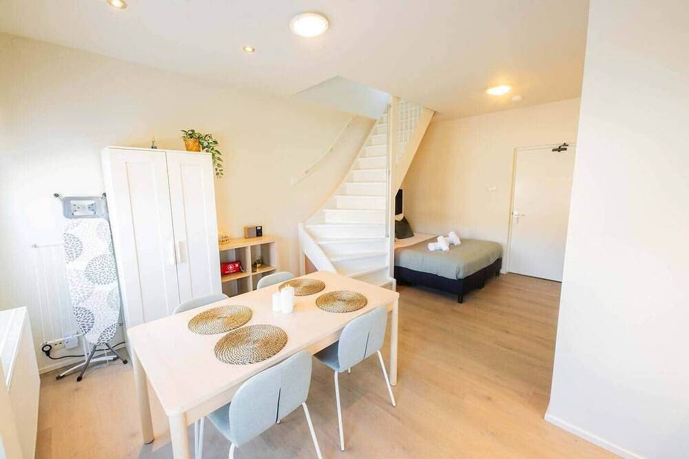 Entire apartment, Smart 50m2 One Bedroom apartment (Vw-140-C) in Eindhoven, North Brabant