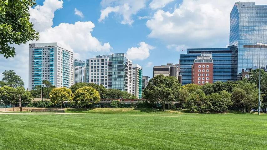 Apartment for 3 people, with terrace and yard in Boston