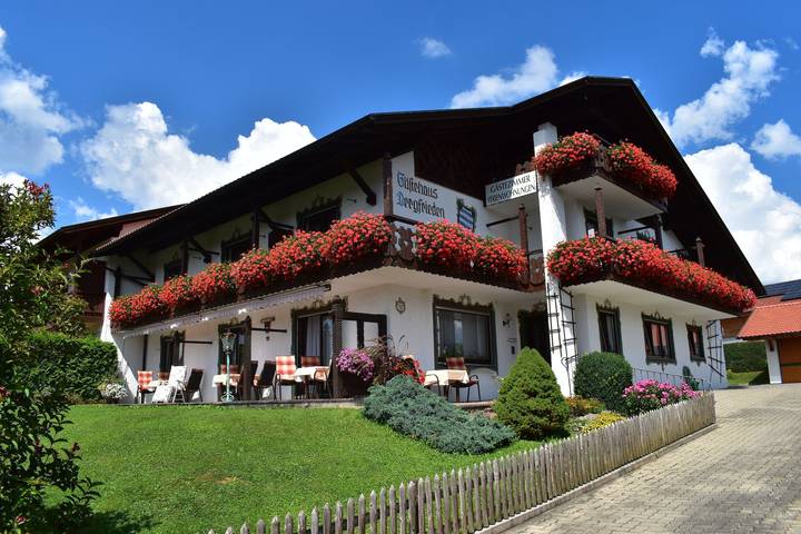 Ferienwohnung für 4 Personen, mit Balkon und Terrasse sowie Garten und Sauna in Bad Bayersoien
