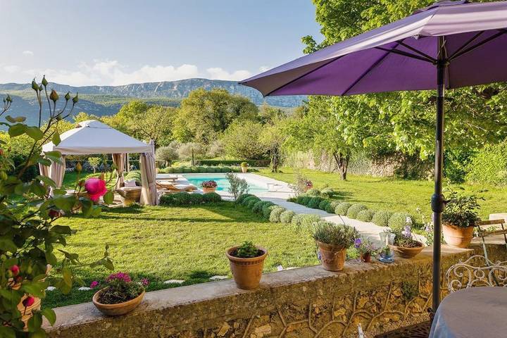 Chambre d’hôte pour 2 personnes, avec Terrasse et Jacuzzi ainsi que Jardin et Piscine