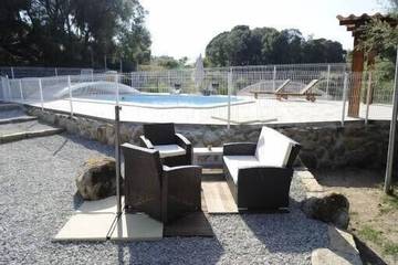 Gîte pour 4 personnes, avec jardin et piscine à Petreto-Bicchisano