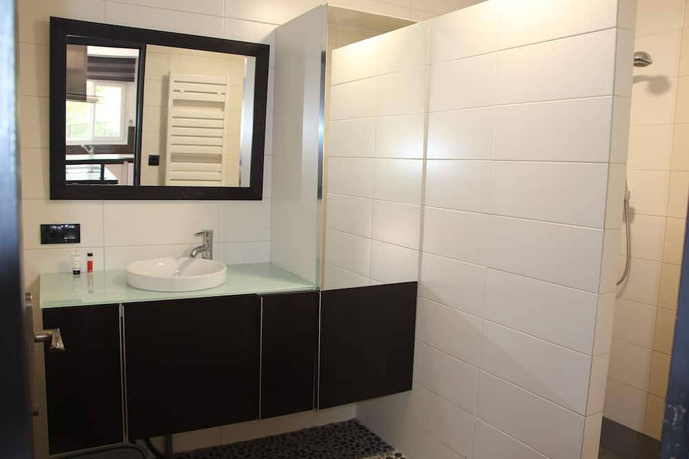 Gite in luxury house with air conditioning, private heated pool, housekeeping included. in La Cadière-d'Azur, Toulon region