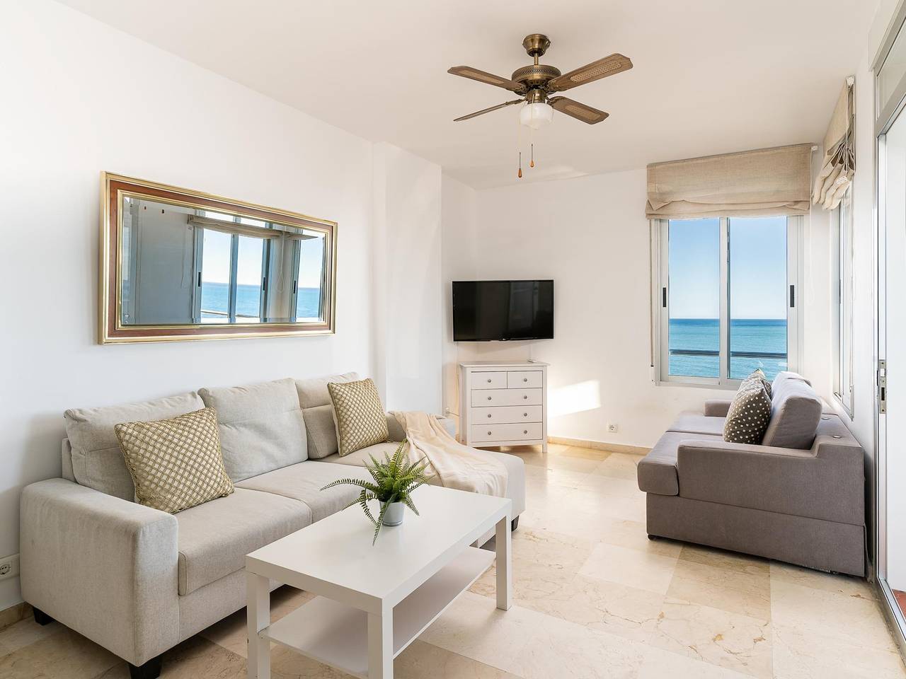 Entire holiday apartment, Amazing apartment Torremolinos in Playa El Bajondillo, Torremolinos