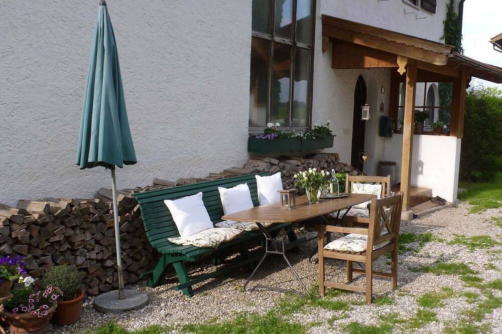 Ganze Wohnung, Ferienwohnung Südwest, 45 qm Obergeschoss, 1 Wohnzimmer, 1 separates Schlafzimmer in Höslwang, Chiemsee