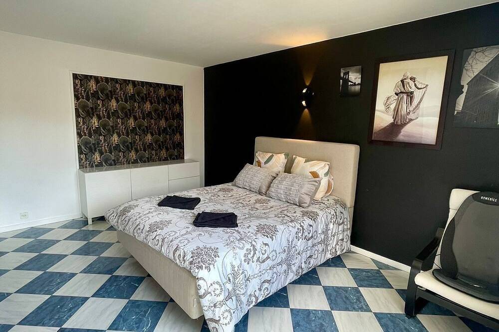Family villa private pool 8pers 20 min from Fontainebleau in Melun, Seine-et-Marne