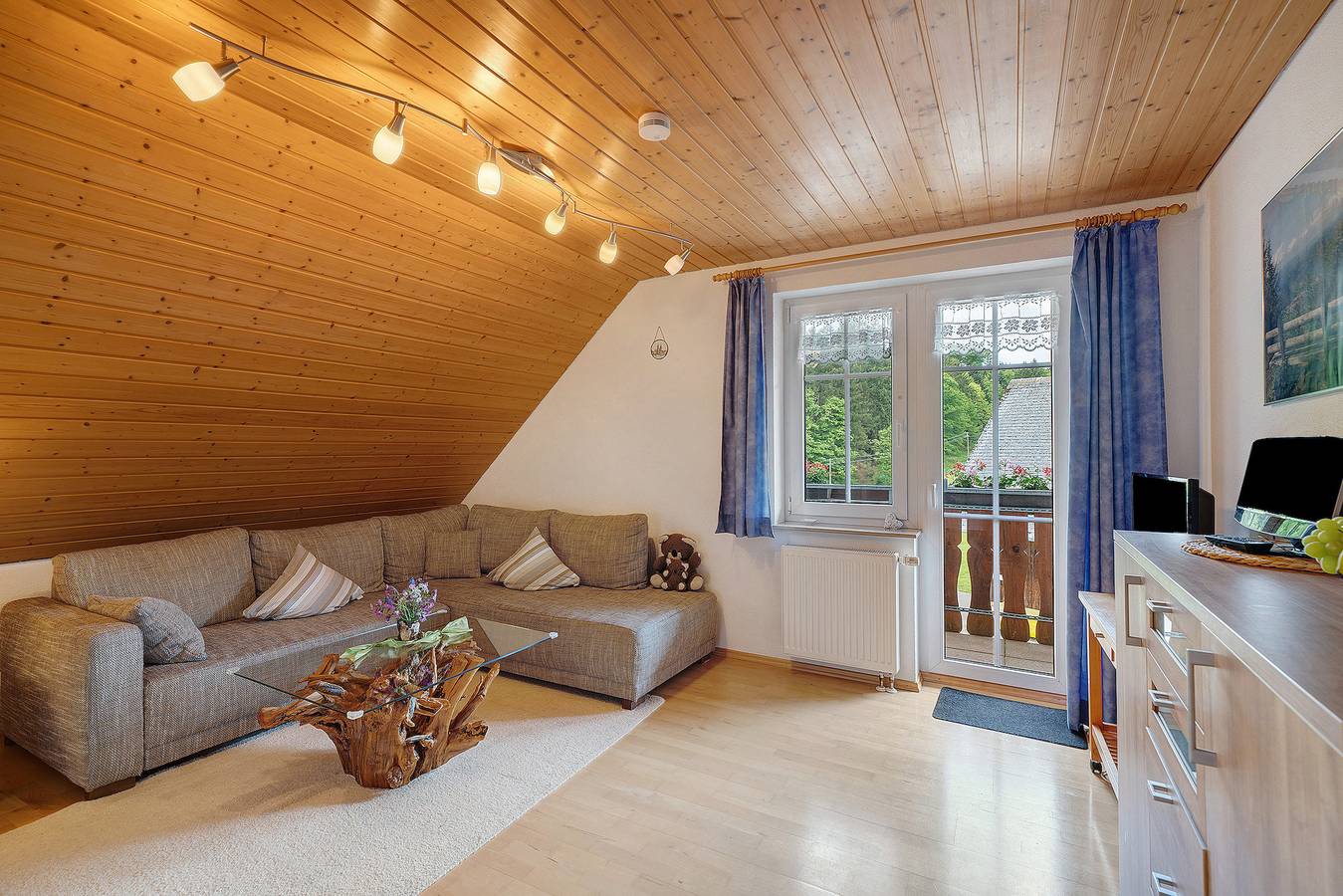 Ganze Wohnung, Ferienwohnung 'Vogelsang' mit Gemeinschaftsgarten, Balkon und Wi-Fi in Sankt Peter, Südschwarzwald