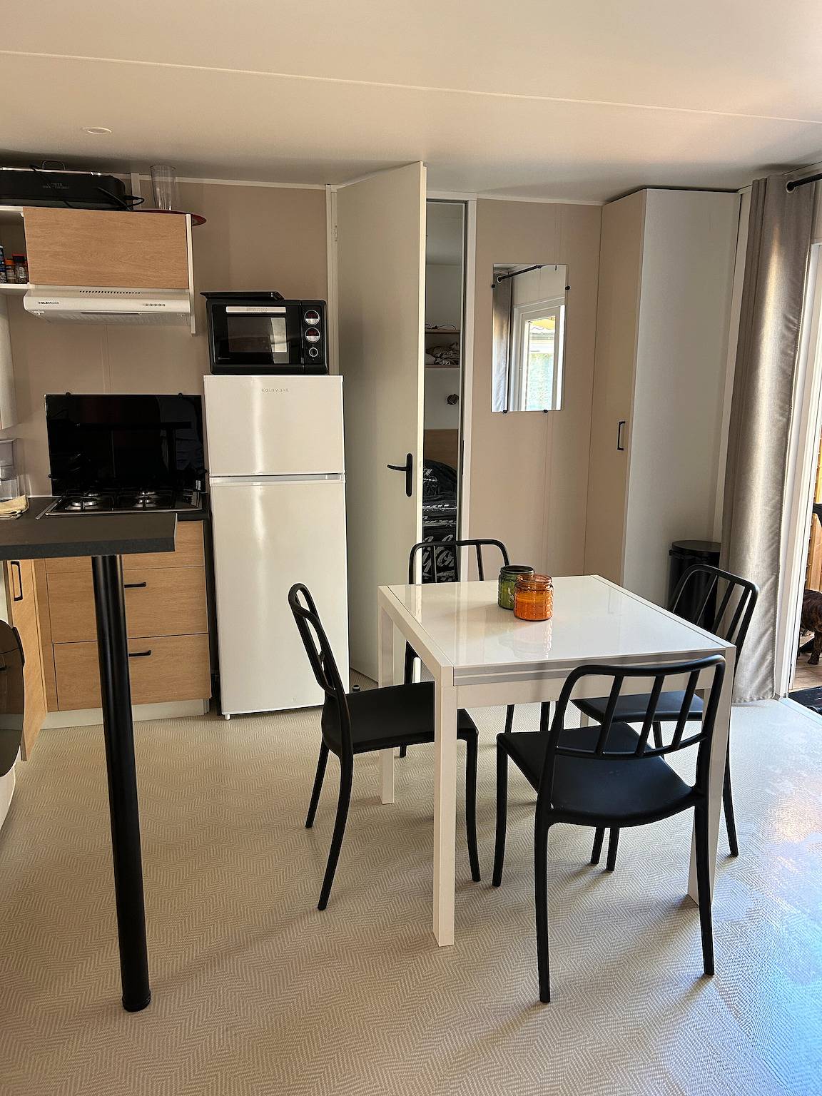 Deluxe Mobile Home for 6 with Shared Pool, Wi-Fi & Air Conditioning in Agde, Côte d'Améthyste