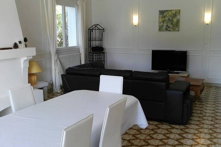 Location de vacances pour 10 personnes, avec jardin, animaux acceptés à Saint-Jean-du-Pin - 4