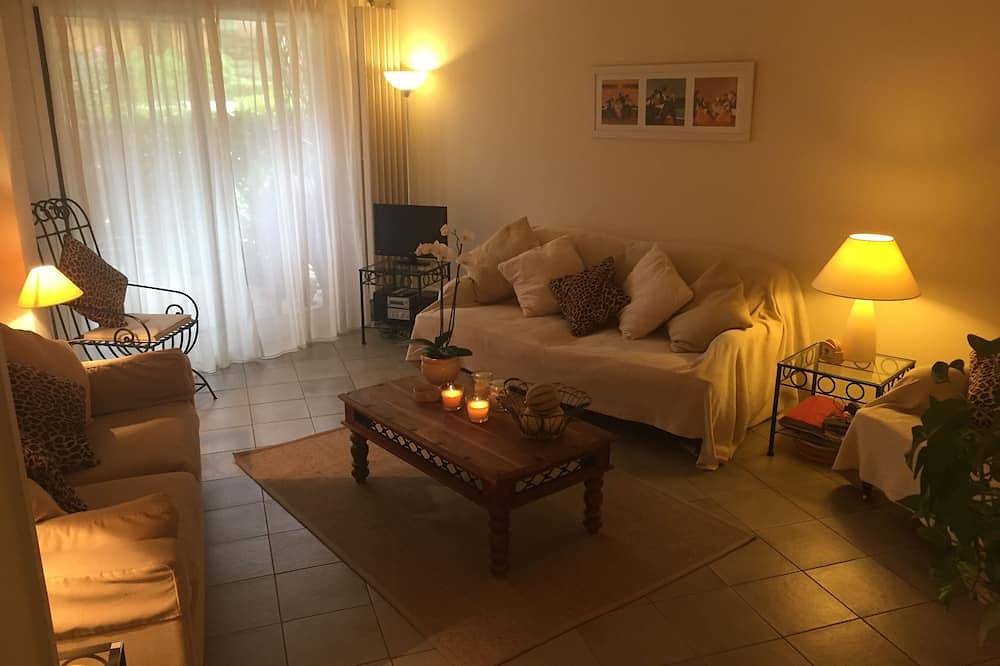 Ganze Wohnung, Großartiges 4-Sterne Erdgeschoß-Apartment mit Terrasse & großem Pool in Mandelieu-la-Napoule, Massif de l'Esterel