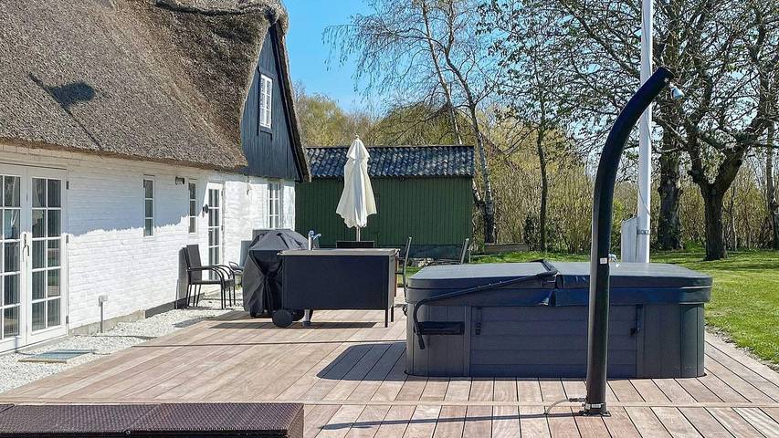Ferienhaus für 10 Personen, mit Sauna und Whirlpool sowie Terrasse in Gedesby