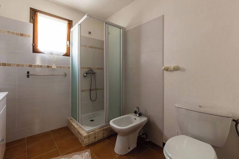 Appartement entier, Appartement L'Arbousier rez de chaussée jardin avec vue sur la mer . in Belvédère-Campomoro, Arrondissement de Sartène