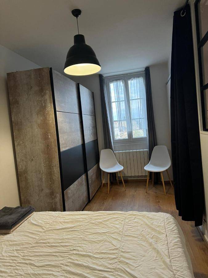 Appartement entier, One-Bedroom Apartment in Pontoise, Val-d'Oise