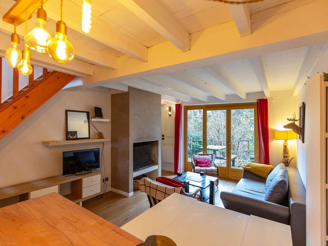 Ganze Wohnung, Charmantes T3 Duplex 5 Pers. im ruhigen Dorf mit privater Terrasse in Viella (Hautes-Pyrénées), Nationalpark Pyrenäen
