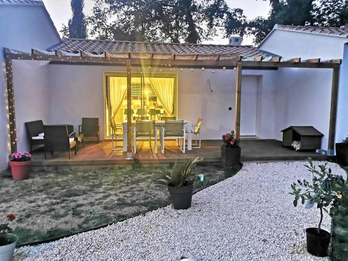 Maison de vacances pour 10 personnes, avec terrasse ainsi que jardin et piscine