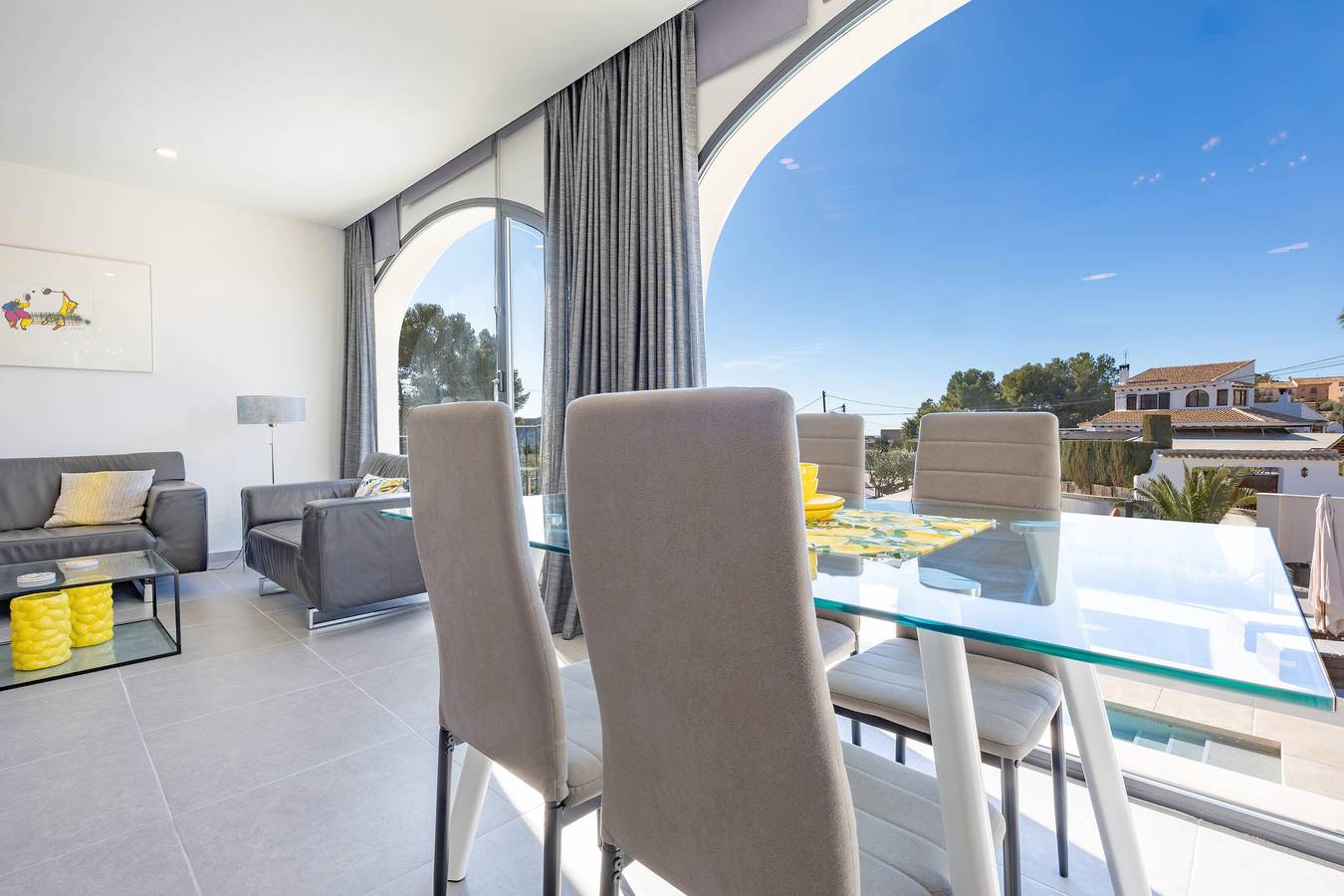 Apartamento entero, Apartamento 'Villa Hoy Limón' con vistas a la montaña, Wi-Fi y aire acondicionado in Aguas de Busot, Costa Blanca