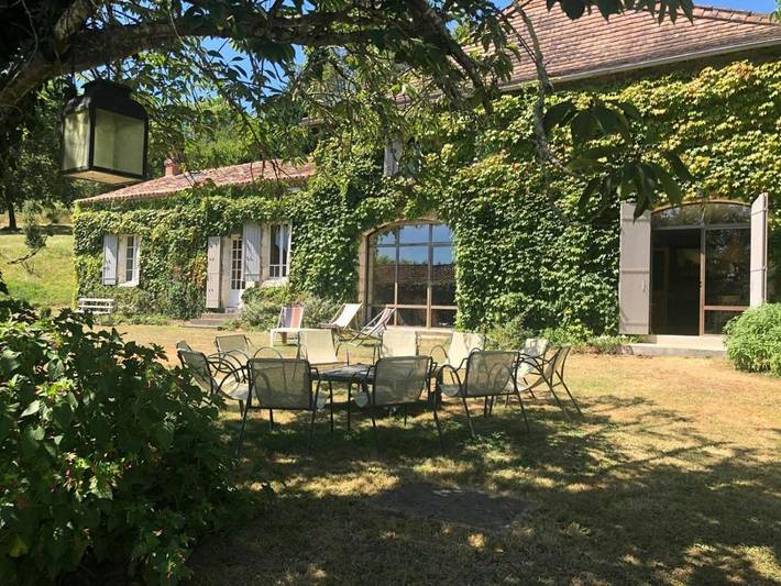 Location de vacances pour 15 personnes, avec Jardin et Piscine à Saint-Vincent-de-Connezac