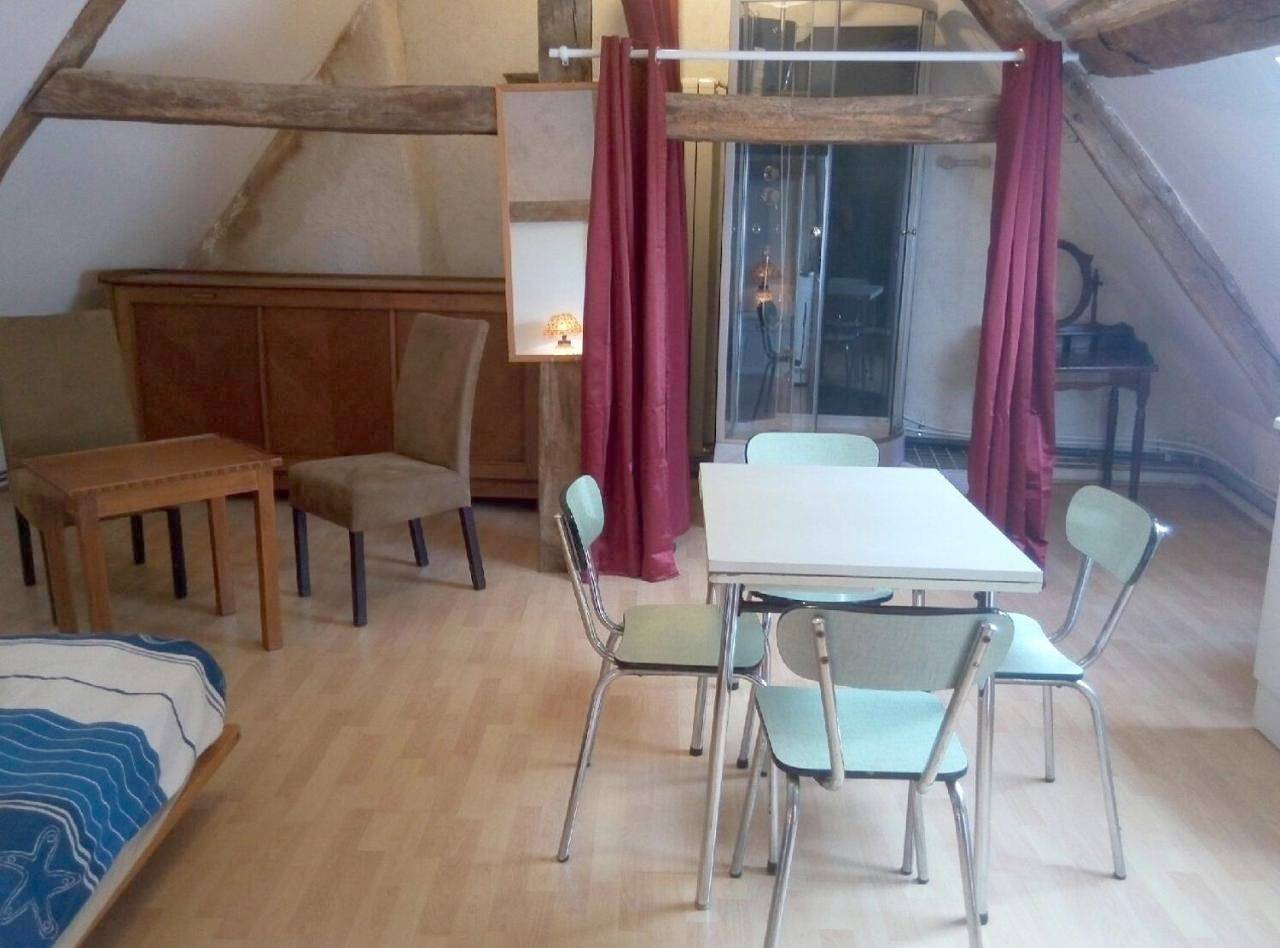 Appartement entier, Studio dans un cadre champetre in Saint-Parize-le-Châtel, Nièvre