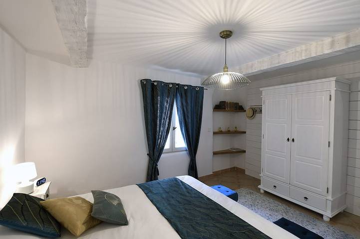 Gîte pour 4 personnes, avec jardin et terrasse à Roussillon - 3