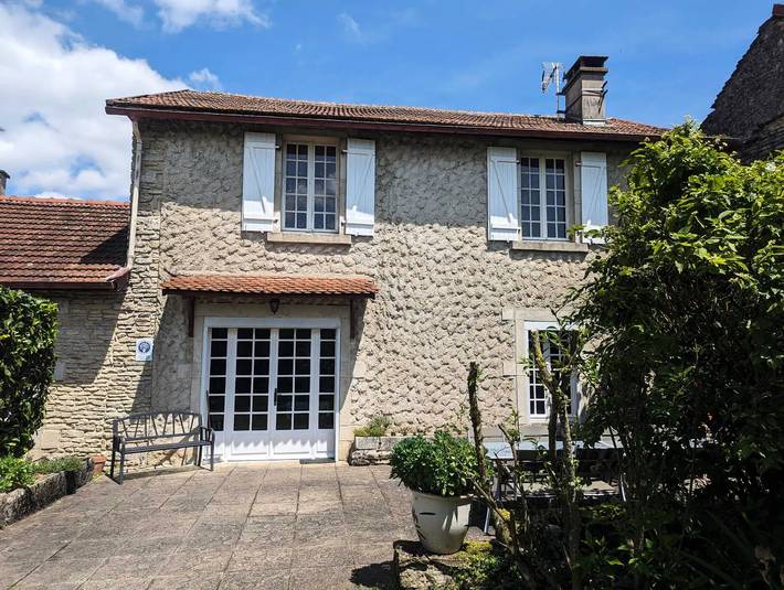 Gîte pour 8 personnes, avec jardin à Vaux-sous-Aubigny