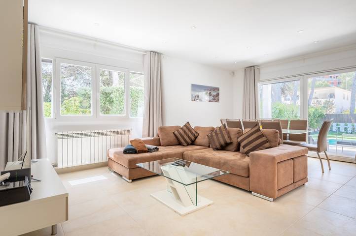 Ferienhaus für 8 Personen, mit Balkon und Whirlpool sowie Garten in El Toro - 4