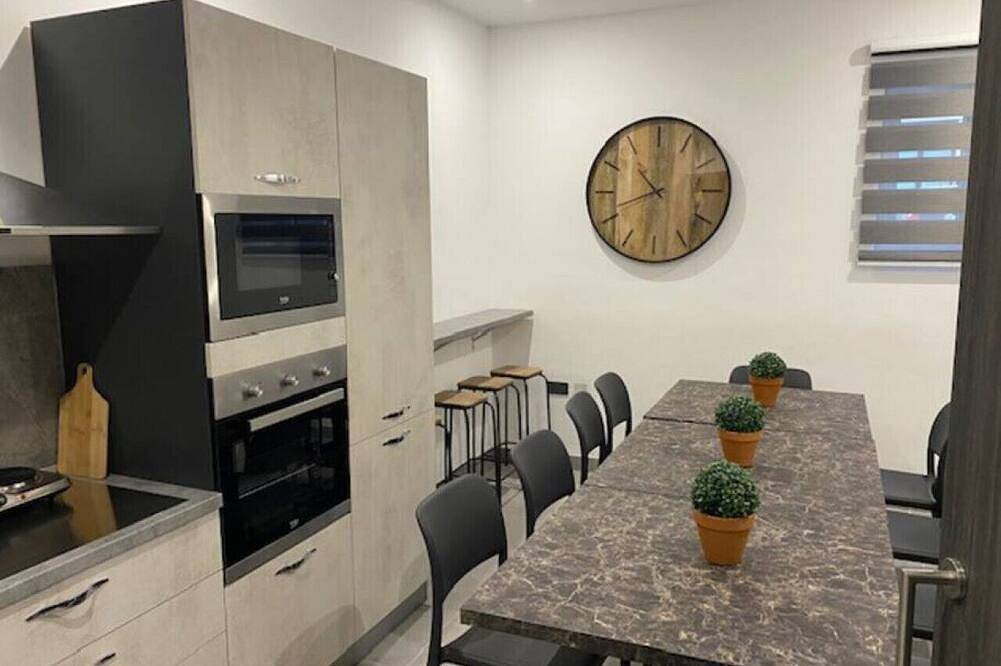 Lovely modern large spacious home with 7 Br + Wifi in Msida, Insel Malta