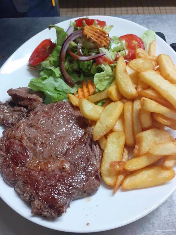 Hôtel pour 2 personnes, avec vue et terrasse à Isle-et-Bardais - 3