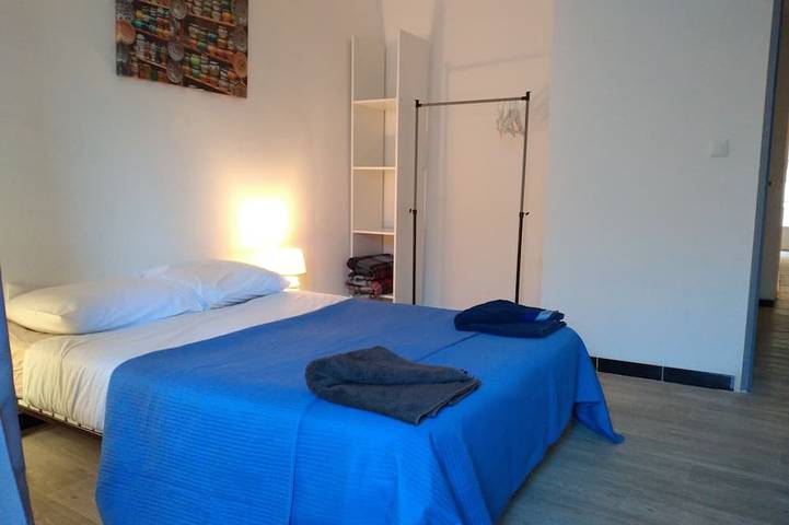 Entire apartment, Apartment (44 m²), first floor, 1st floor, 1 bedroom, balcony, optional garage. in Pézenas, Mediterranean Coast (France)