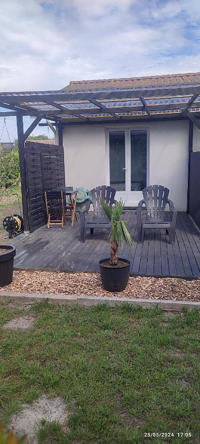 Appartement de vacances entier, Entrelac&Océan2 - Chambre d'hôtes-Entrée et Terrasse privée - cyclotouristes et motards bienvenus in Aureilhan, Côte d’Argent