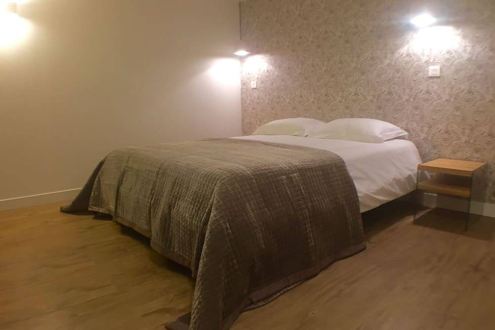 Appartamento intero, Montmartre's Finest: 2Br, 70m², Family-Friendly Stay in Parigi, Ile-de-France