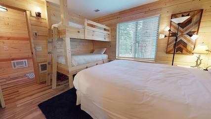 Vacation Apartment for 6 Guests in Mammoth Lakes, Mammoth Mountain, Picture 2