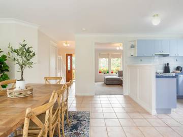 Vacation Rental for 6 Guests in Katoomba, Blue Mountains, Picture 3