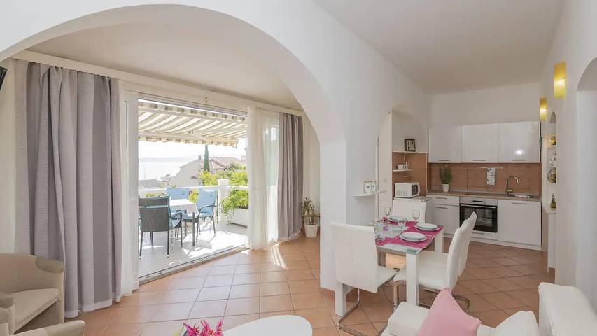 Ferienwohnung für 4 Personen, mit Terrasse in Baska Voda