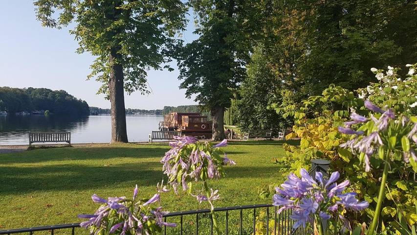 Ferienwohnung für 3 Personen, mit Terrasse und Seeblick sowie Ausblick in Woltersdorf
