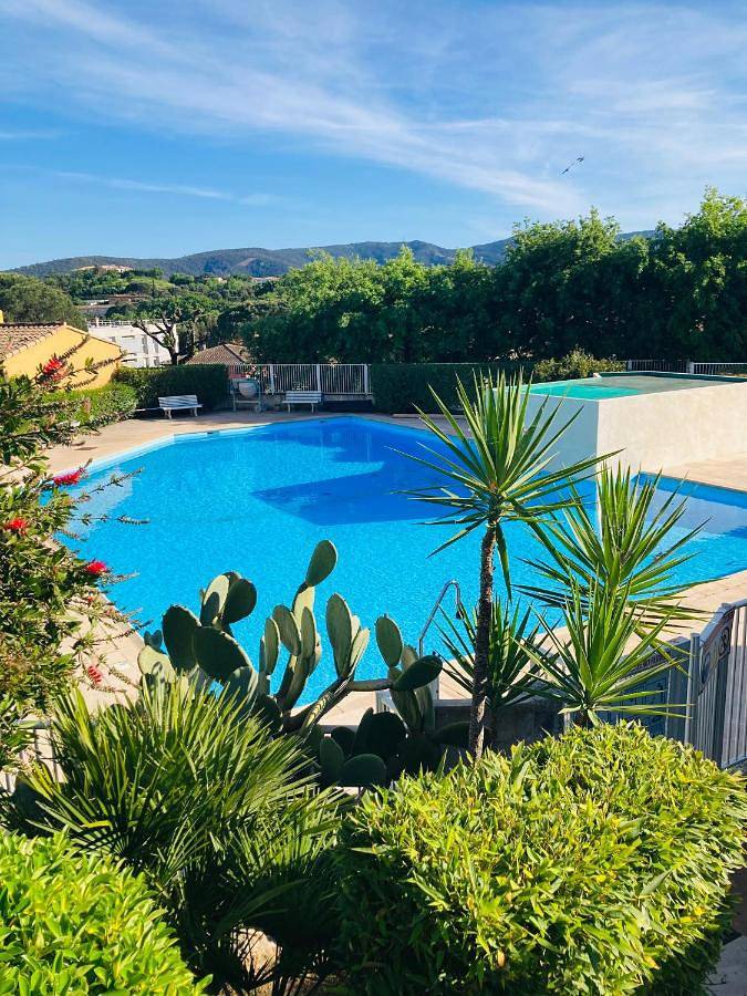 Maison de vacances pour 6 personnes, avec balcon et vue ainsi que bassin pour enfant et piscine, adapté aux familles