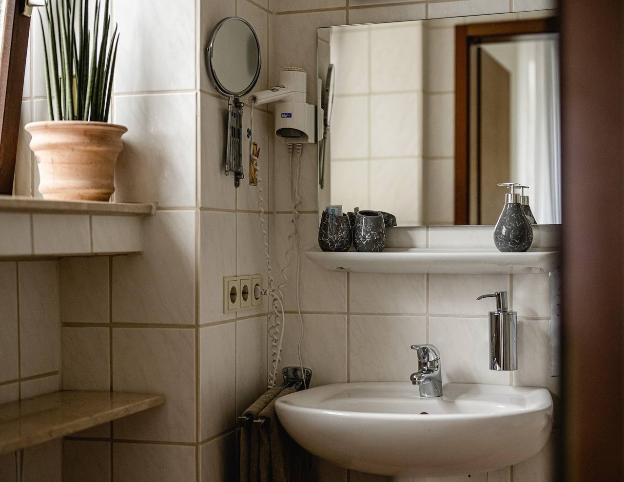 Ganze Ferienwohnung, Doppelzimmer mit Dusche und Wc in Schweich, Moseleifel