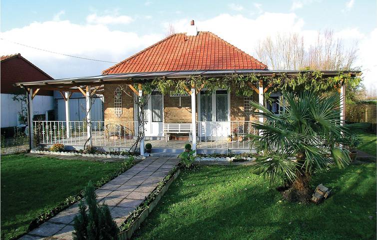 Acogedor apartamento con vistas al jardín y al río in Houlle, Región de Saint-Omer